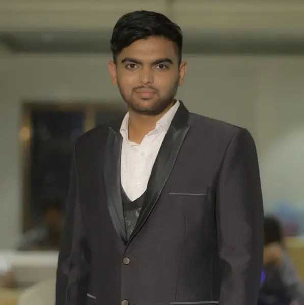 Abhishek Santosh Bagade, Managing Director of Bagade Bandhu Saraf (Retail) at BBS Gold